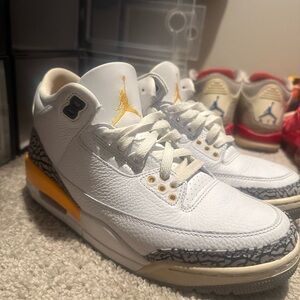 Jordan 3 Boys Size 8.5 White and Yellow Air Jordan Sneakers